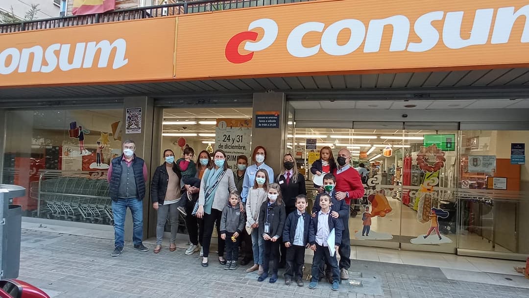 Entrega solidaria de productos de primera necesidad
