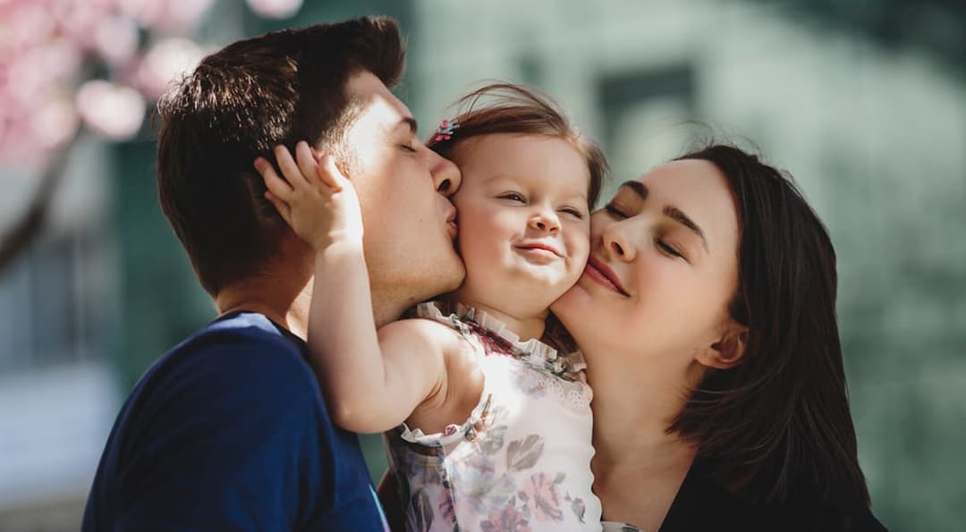 Solicita la devolución de la prestación por maternidad y paternidad
