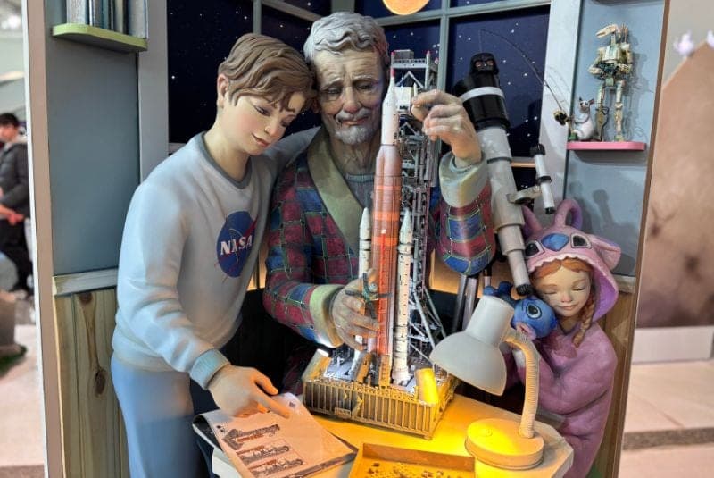 Más de 200 socios de AVAFAM visitan la Exposición del Ninot