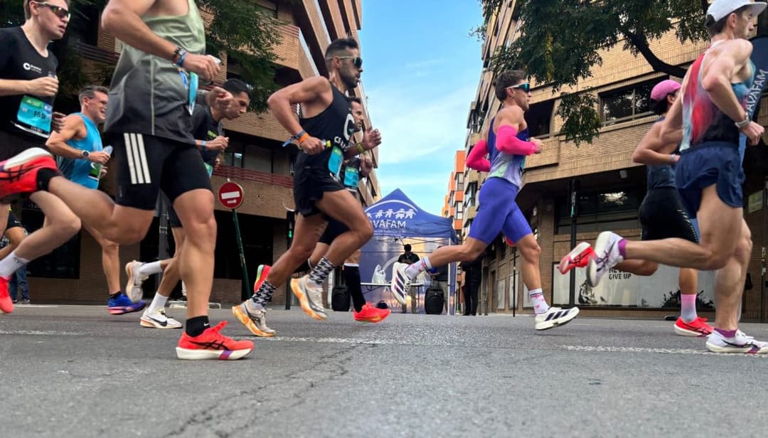 AVAFAM plena d'energia i alegria la Mitja Marató València 2026