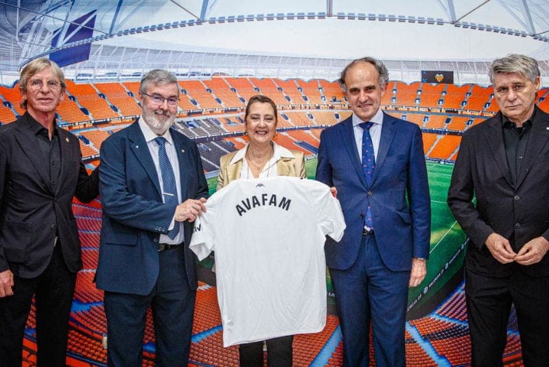 El Valencia CF visibiliza la trayectoria de AVAFAM en su 60 aniversario