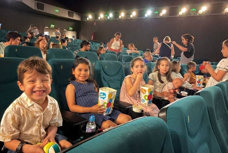 Más de 1.000 socios de AVAFAM disfrutan del cine en familia con “Lilo y Stitch”